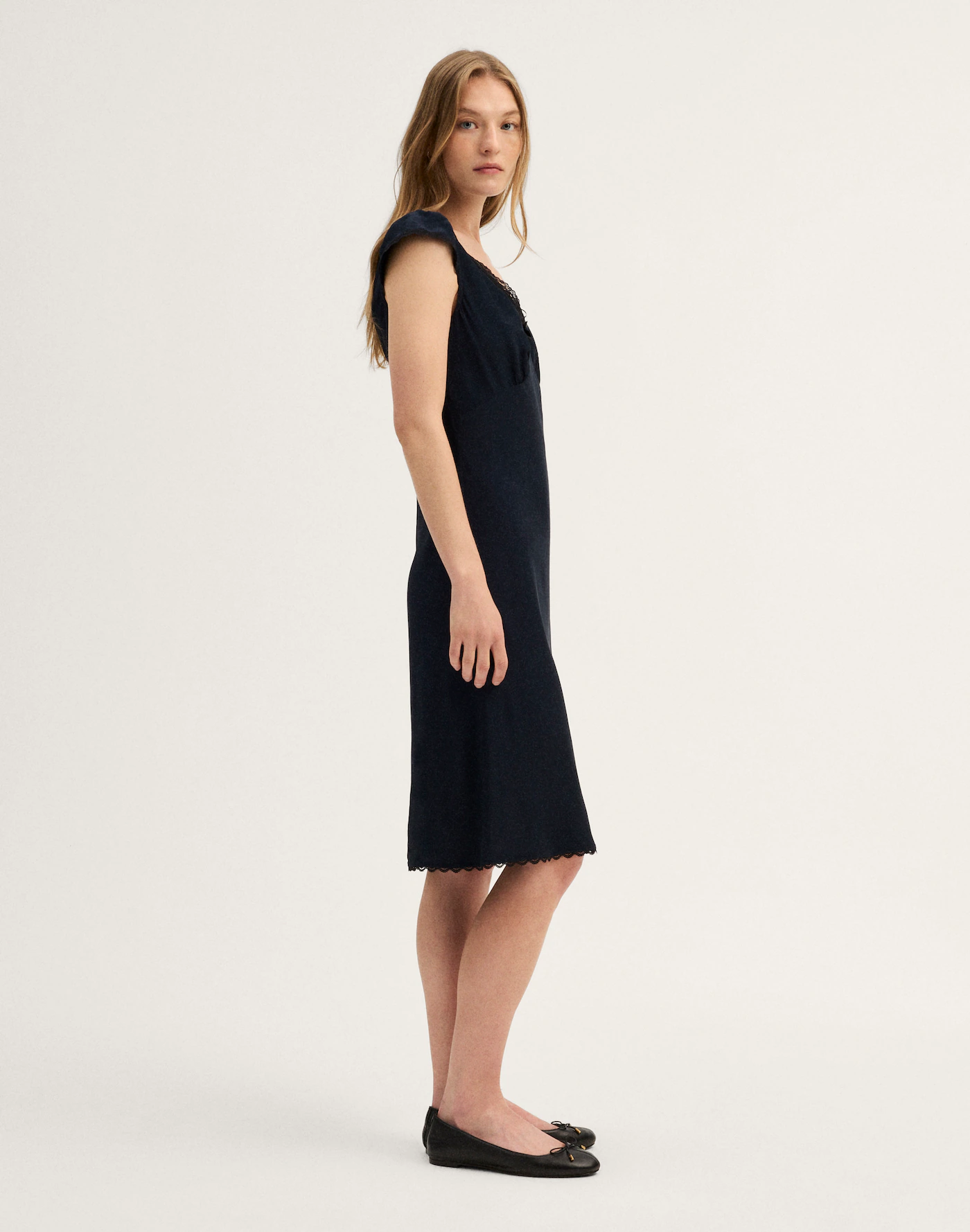 Thewoofox Black Lace Trim V Neck Midi Dress Flutter Sleeve Elvaris Noctelle - Image 3
